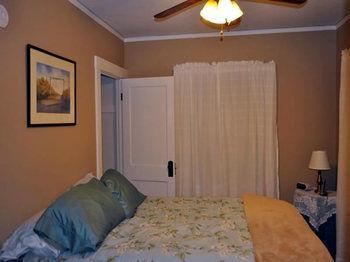 Lazy T Ranch Guest House Manhattan Exteriör bild