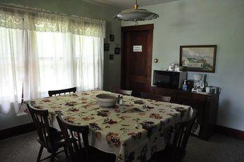 Lazy T Ranch Guest House Manhattan Exteriör bild